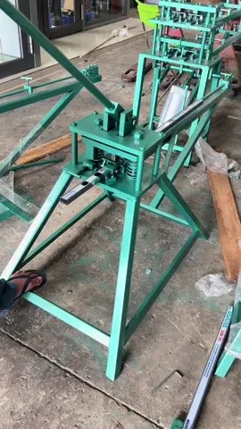 #nhomsadona #xuhuongtiktok #xuhuong2024 #nhomkinh #TikTokFashion  Máy dập khung bảo vệ bằng tay 1 Dao … 😊😊 ae cần Liên kết Dép a hỗ trợ chi tiết ạ 😝😝😝