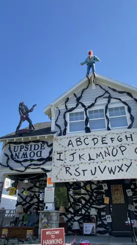 Stranger things halloween decoration 😍  #strangerthings #halloweendecorations  #usa🇺🇸 