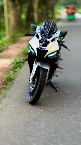 Amr chokhe tomi serar sera 👀🥹Views ashe nah 😩Repost koira dew dekhi 😁#r15m #unfeezmyaccount #viraltiktok❤️ #repost #foryoupage #cinematic #fypシ #bikelover 