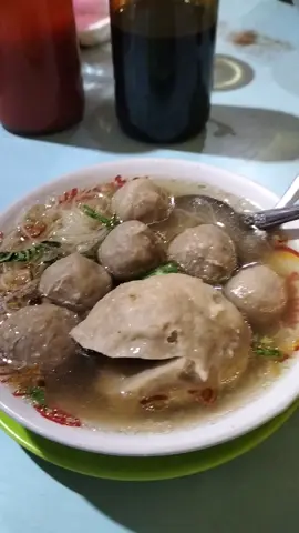 makan bakso di malam hari disaat turun hujan gess #fyp #fypシ 