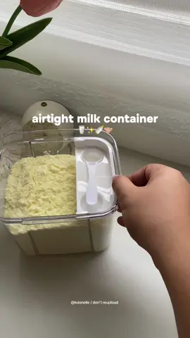 1 sachet of milk = can fit inside this 1800mL container 🥛🍼 Not just milk formula powder but also pther powdered drink pwede ilagay dito 🤝🏼 #milkcontainer #airtightcontainer #milkcontainerwithscoop 