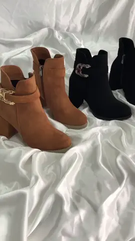 Ankle heel boots available in store 👢🥰 #fyppp #kisumutiktokers #designs #affordable #nairobitiktokers #boots #kenyantiktok🇰🇪 #tanzaniatiktok🇹🇿 #ladiesfashion #trendingsound #naroktiktokers  #mombasatiktokers #unique #1m #ladies 