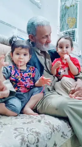 ماقالها ابوي بلسانه بس قالتها افعاله❤️ الهي احفض ابي بعينك التي لا تنام 