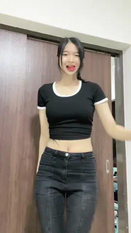 ခါးပျောက်😂🤧##မြင်ပါများပီးချစ်ကျွမ်းဝင်အောင်လို့🤒🖤 