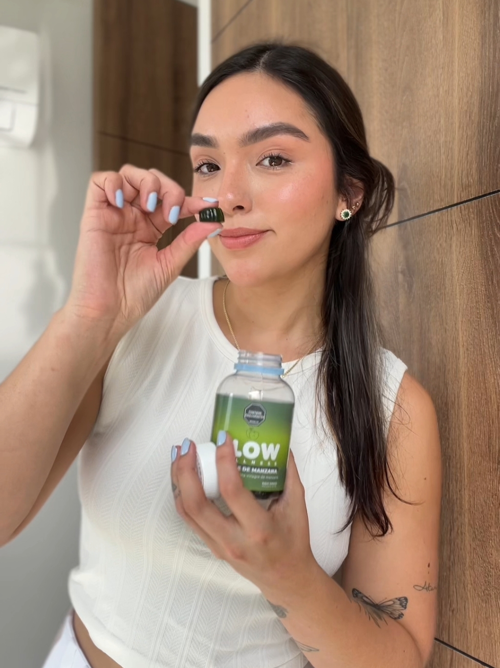 ¡Cuida tu cuerpo de forma deliciosa! 🍏😍  Las gomitas de Vinagre de Manzana de Flow apoyan tu digestión, mejoran la energía y promueven la desintoxicación natural. 🍃 ¡Una rutina fácil para sentirte mejor cada día! 😉 #Dinamitasupplements #TeamDinamita #HealthyLifestyle #DigestiónSaludable #EnergíaNatural #Bienestar #VeganGummies #FlowWelness #VibraAlto #nutricionsana 