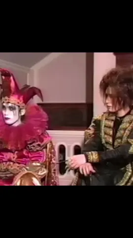 I don't know if it's Kozi who is tired too or if they don't care about the interview.. #malicemizergackt #malicemizerkozi #malicemizermana #malicemizerkami #malicemizeryuki #gacktok #gackt様 #gackrcamui #lovegackt #vkeifyp #visualkei  LA VIE DE MA MÈRE ON VA AU QUICK WSH