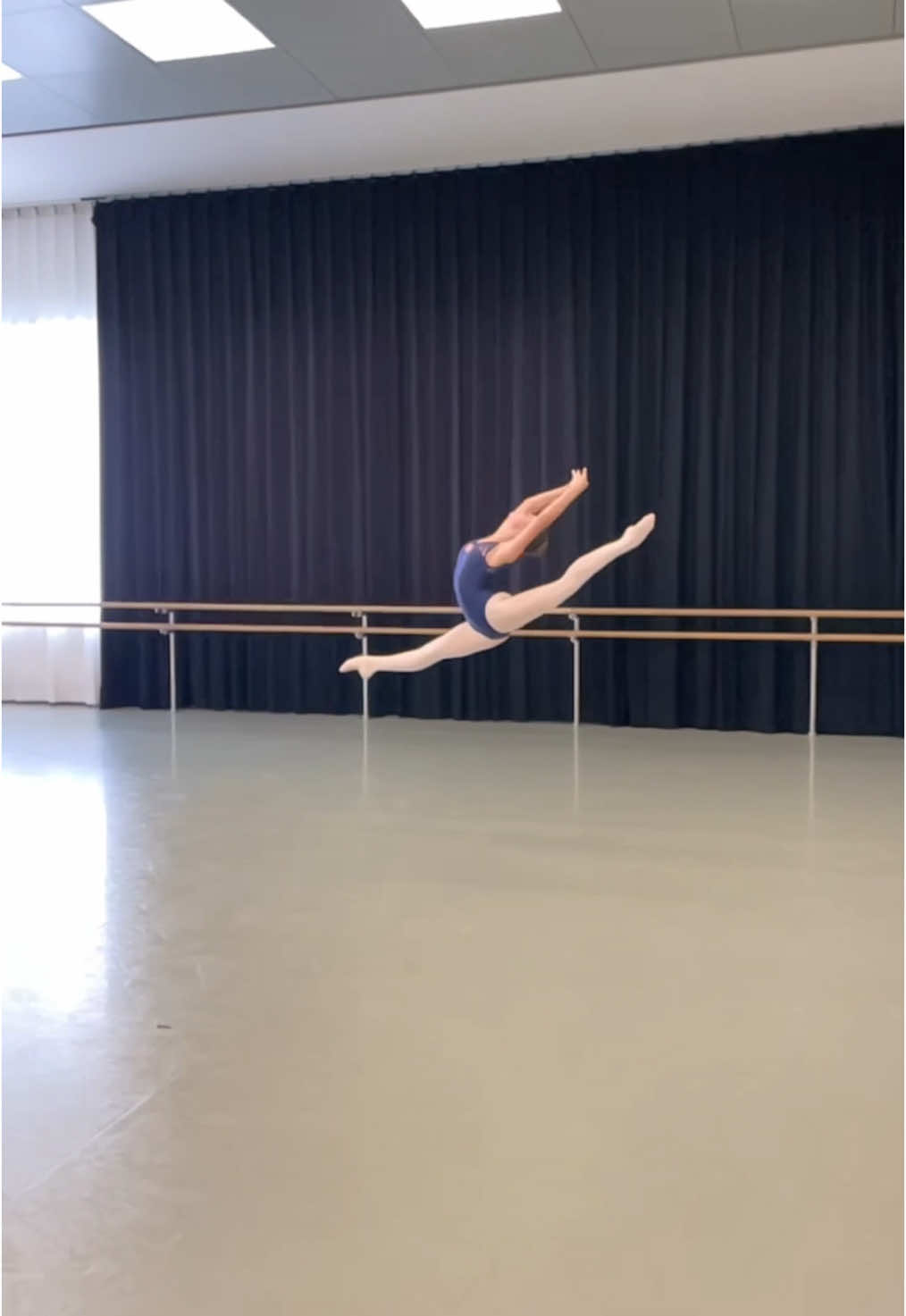 how can someone not like ballet🤓 #fyp #foryou #fypシ゚ #ballet #balletdancer #bailarina #dançar #staatlicheballettschuleberlin #berlin #ballett #dancer #studio #kitri #stage 