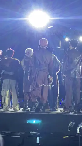 tui ở sau lưng nè 2 bạn to nhỏ cái gii ôm eo cái gii😭😭🫵 #rhycap#caprhy#captainboy#rhyder#atsh#anhtraisayhi#concert#xh#viral#fyp 