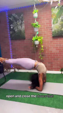 #fyp #yogaro #yogatok #yogainstructor #yoga #trainertips #backstretch 