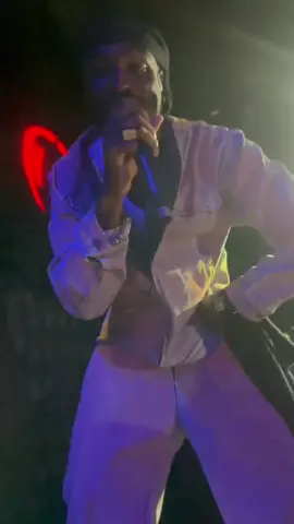 @Odeal New York show looked incredible 🤩 📹: @Cheryl🌸 #odeal #ovmbr #music #alte #rnb #afrobeats #musician #musictok #artist #artisttok #ukrnb #nigeria #nigeriatiktok #sohsoh #newmusic #OnTour #gaslight #gaslight101 #tour #tourlife #live 