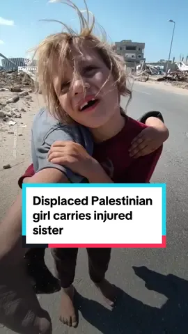 A Palestinian girl from Gaza carried her injured sister on her back, barefoot, to return to Bureij refugee camp for treatment. #news 