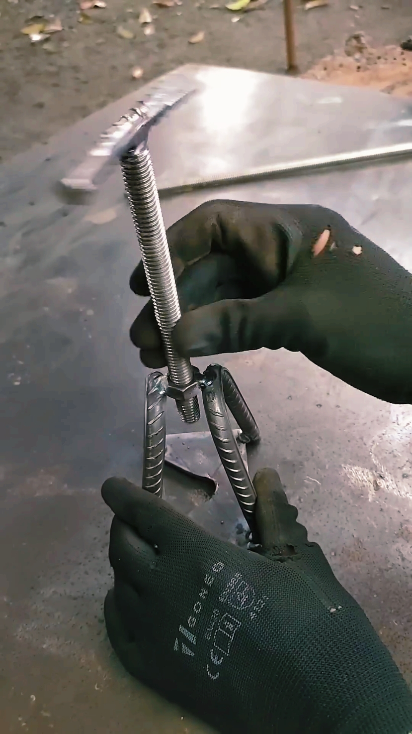 Creative idea 😀 . . . . #welding #weldingtips #skills #weldlife #tiktokusa 