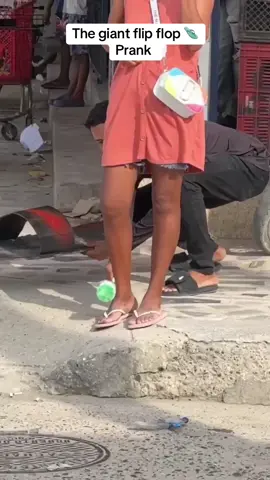 The giant flip flop 🩴 Prank #funnyvideo #funnyprank #funny #prank 