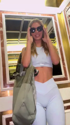 This look is everything! 🥰 #fyp #trending #egirl #fakebody #skit