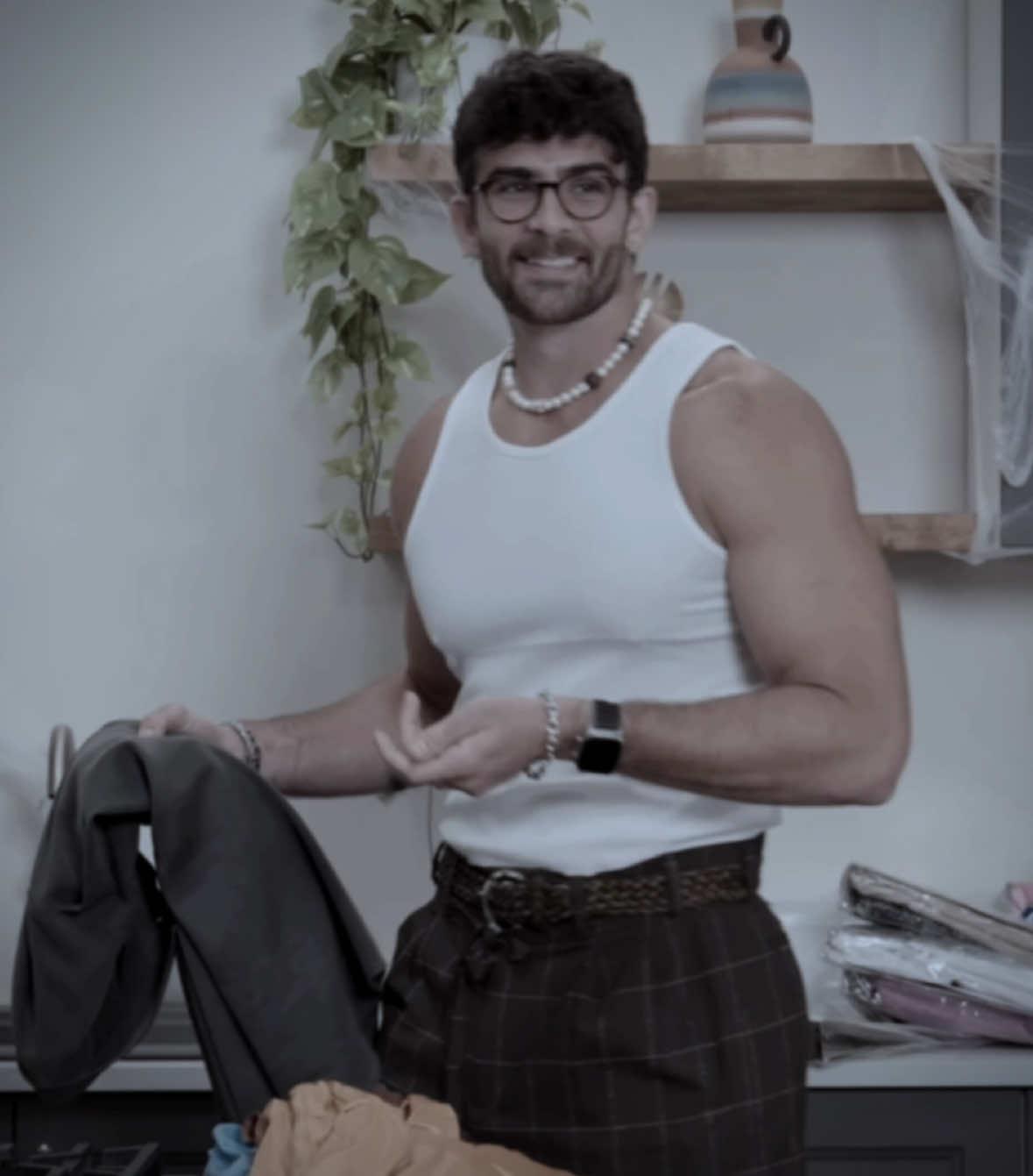 Nothing beats this man in a tank top🙏🏼 #hasanpiker #hasanpikeredit #hasanabi #quenblackwell #quenlinblackwell 