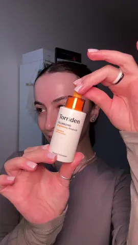 Transform your skin with Torriden CELLMAZING Vita C Ampoule!  @𝗧𝗼𝗿𝗿𝗶𝗱𝗲𝗻 토리든 @TORRIDEN US  Lightweight, hydrating, and packed with 5D Vitamin C Complex to target dark spots, blemishes, and refine pores. Perfect for sensitive skin! 🌿✨  #Torriden #VitaminCAmpoule #GlowingSkin #PoreRefining #BrighteningEssentials #SensitiveSkinCare #SkincareRoutine #Beauty