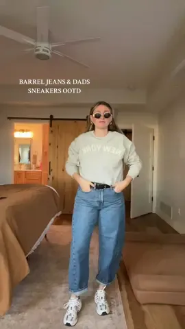 me 🫱🏻‍🫲🏼 comfy fits  #OOTD #dadsneakers #barreljeans #fallootd #casualfalloutfits #fallaesthetic #fallvibes 
