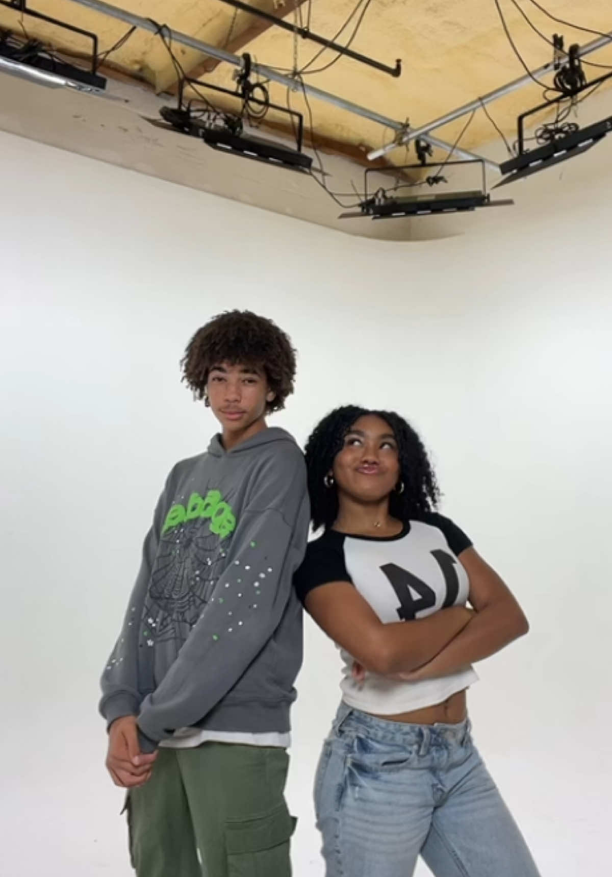 🤍 or ❤️? #fyp #dance #duo #rock 