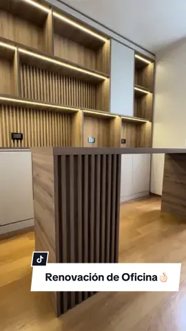 Renueva tu Oficina con nosotros. 👷🏻‍♂️ Somos Fabricantes, en donde te damos el precio justo y no de revendedores ni terceros ✅. . . . . . . . . . . #oficina #homeoffice #led #mueble #escritorio #ranurado #melamina #diseñodeinteriores 