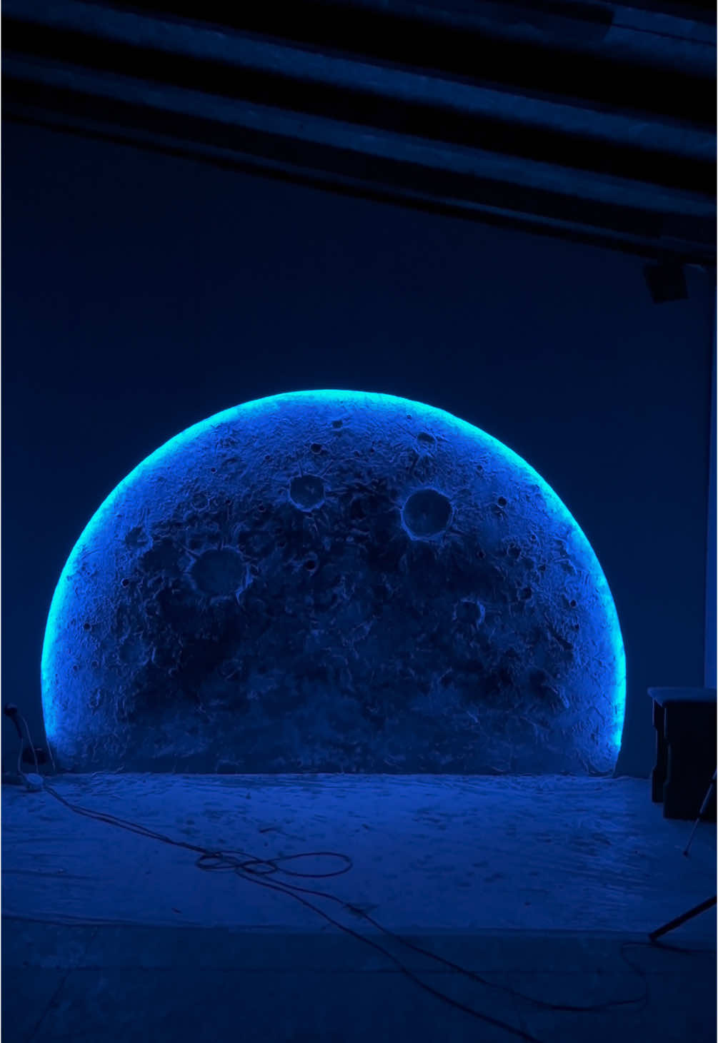 Transformă-ți camera cu strălucirea planetelor LED! 🌙✨ Un decor de vis te așteaptă. #Moonwall #PlaneteLED #DecorLuminos 