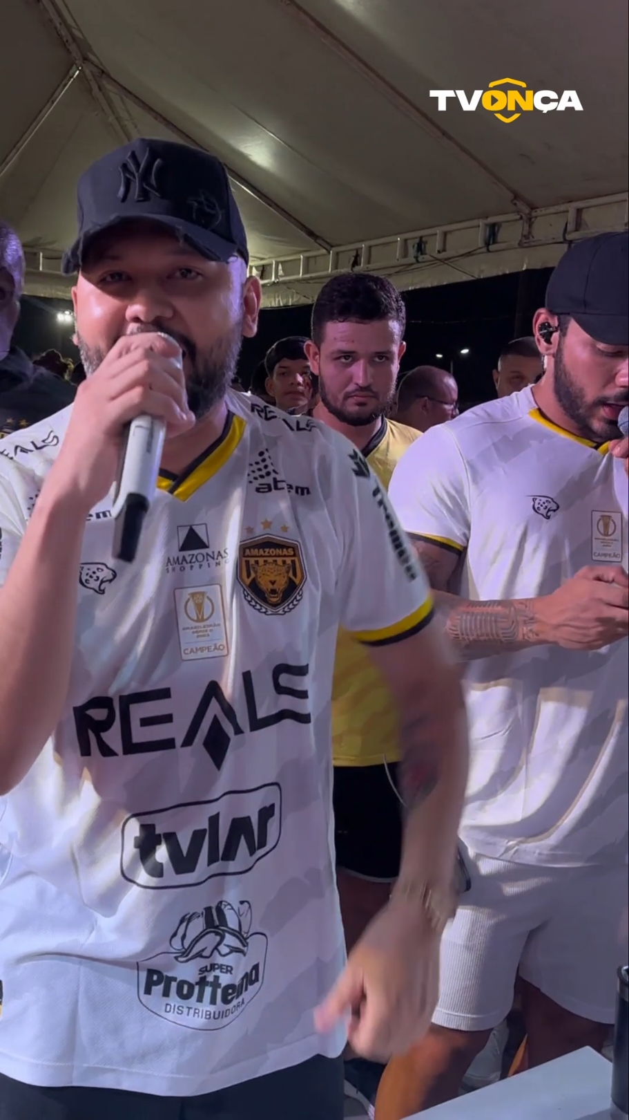 🎶🐆 O #pagodedaonça foi um sucesso. Ao som de Mikael e Uendel Pinheiro, o povo aurinegro fez a festa antes de comemorar mais uma vitória da Onça-pintada na temporada. Já anota na agenda: dia 29 deste mês temos um novo compromisso na #arenadoamazonas pelo @Brasileirão Série B. JUNTOS! 📆🏟️ #avanteonçapintada  🎥 @Quebrão Souza/AMFC
