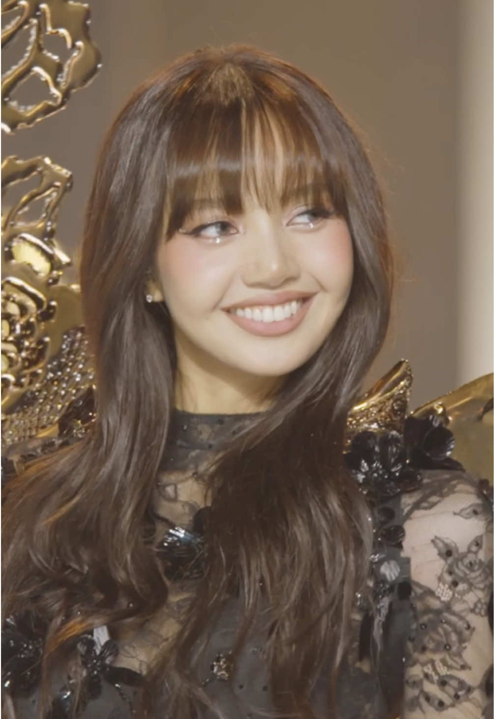 @LISA performing Moonlit Floor live from the @Victoria’s Secret Fashion Show 2024 💖🪽 Full video up on LLOUD's YouTube channel  #LISA #LISAxVictoriasSecret #LISAxMoonlitFloor