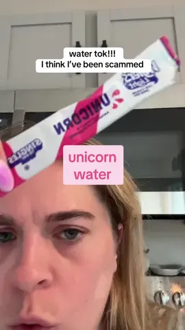 how does this have NO SUGAR!? It tastes like candy 🍭🍬🦄 #wylerslight #watertok #wylerslighttiktokwater #drinkmix #waterrecipe #watermixing #flavoredwater #unicornwater 