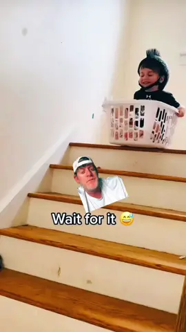 Nothings more relatable than going down the stairs!! #relatable #relateable 