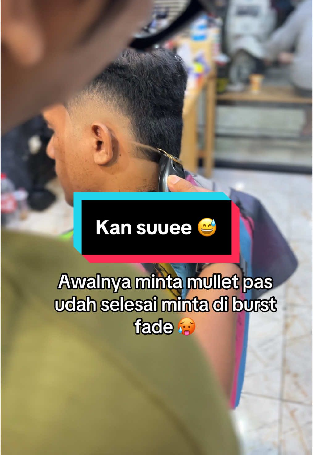 Kan ngeselin yaa 😅😅 #riothairstudiodepok #kangcukurfenomenal #barbershopdepok #tukangcukurtiktok #barberindonesia #haircut #wahlpro #brustfade 