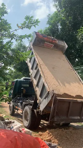 Ngồi 20p mới đổ được chuyến cát nền😪 #xeben19 