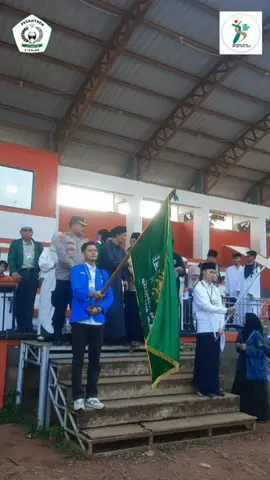 Selamat Hari Santri Nasional, lebih dari 15 ribu santri se-wilayah Cianjur mengikuti upacara dan pawai memeriahkan Hari Santri 22 Oktober 2024, diantaranya Pondok Pesantren Sulaimaniyyah Cianjur turut menyerukan dalam acara 