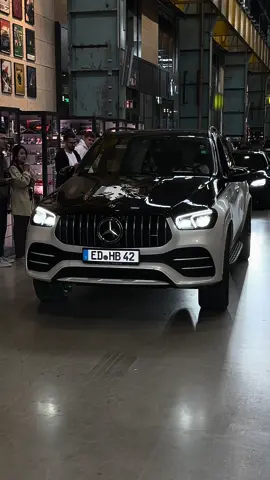 Kids love the bouncing Benz #mercedes #mercedesbenz #mercedesamg #amg #gle #gle63s #bounce #bouncing #bouncingmaybach #maybach #trend #trending #trendingvideo #viral_video #viralvideos #fy #fyp #foryoupage❤️❤️ #for @Mercedes-Benz @Mercedes-AMG F1 @Mercedes.Maybach.GLE 