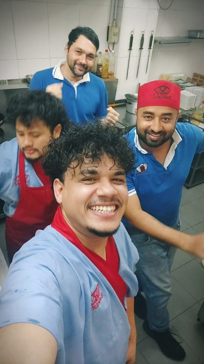 दाजु हरु कोे नाच😂 @Giri 🇳🇵🇵🇹 sagar❤️❤️ @EU_LAUREY(Vlog) @Santosh Gautam 