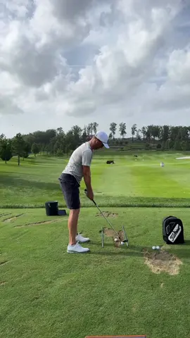 Some afternoon wedge work thetroubadourclub ⛳️ #fyp #golftok #foryouu #sports #golf #golftiktok