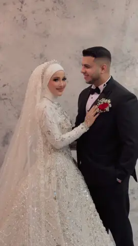 masih malu malu pas resepsi🤭  #yislamaljaidi #miskahshafa #bride 