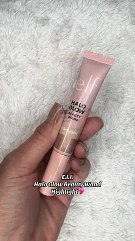 Este iluminador liquido de la marca @e.l.f. Cosmetics es muy bonito… Súper sutil pero con un acabado limpio, para el diario me encanta!!! 💖🫶🏻 #makeup #maquillaje #beauty #belleza #highlight #elfcosmetics 