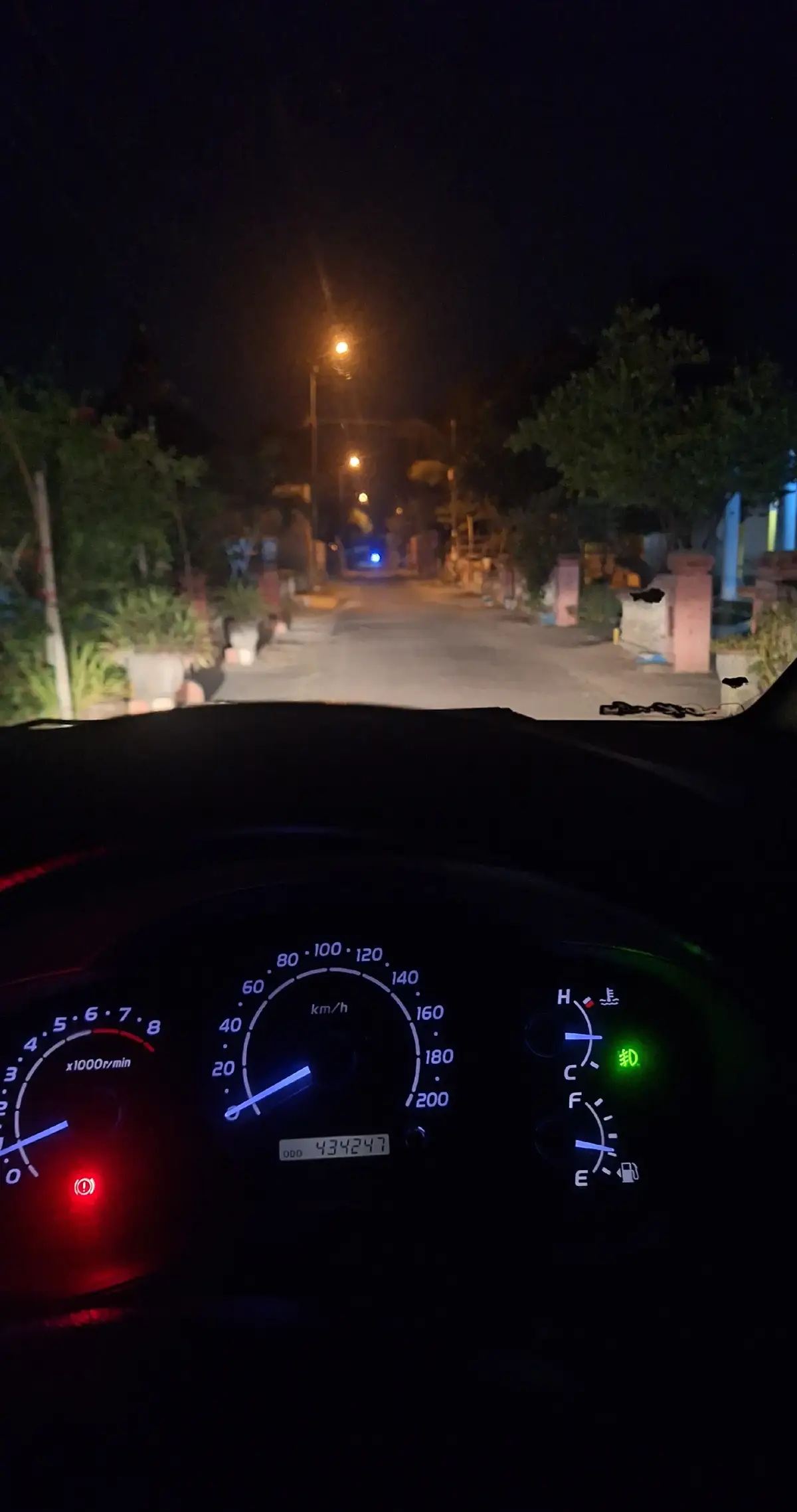 night drive + this beautifull song  is the best healing #fyp #fypシ゚ #driver #drivermuda #toyota #innova 