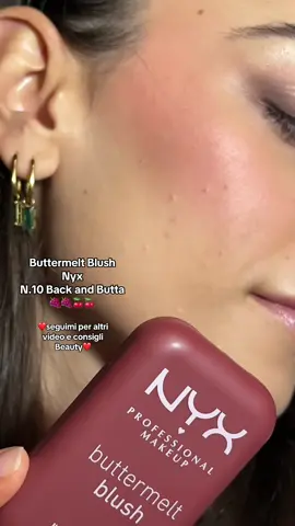 Questo blush di Nyx è spettacolare, colore intenso e brillante ✨✨✨🍇🍇😍 @@Nyx Cosmetics Italy @NYX Professional Makeup #nyx #blush #blushtrend #nyxcosmetics #nyxprofessionalmakeup #nyxblush #buttermeltblush #backandbutta #viralproducts #prodottivirali #blushburgundy #burgundy #trend #makeup #makeuptutorial #makeuptips #makeuplook #burgundyblush #perte #fyp #fpy #beauty #beautytips #tips #consigli 