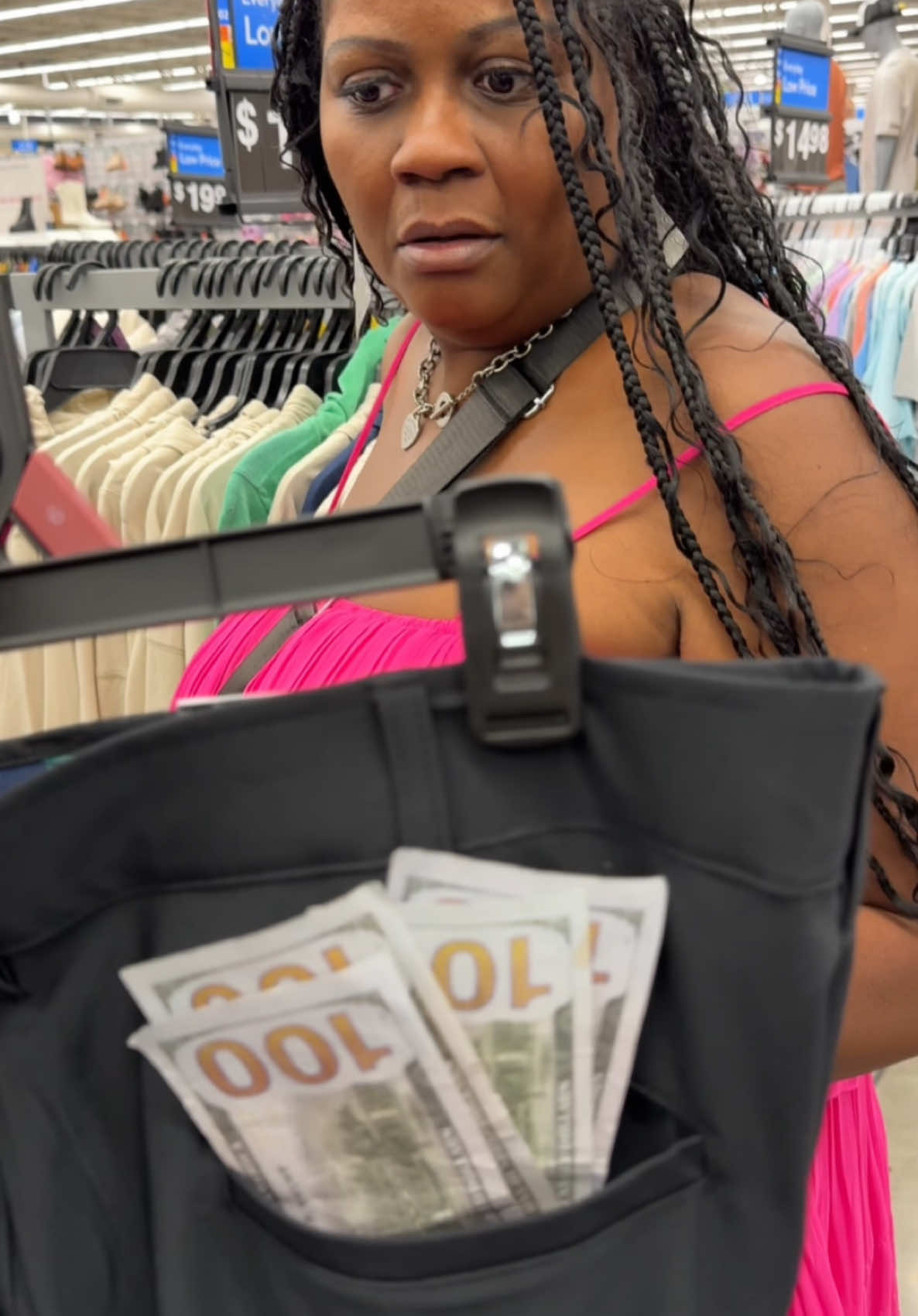 Kind woman receives life-changing gift because of a generosity and decides to pay it forward and help others 