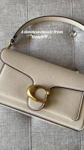 Timeless bags from @Coach >> #coachbag #coachbags #coachtabbybag #coachtabby #whitetabby #timelessclassic #coachcanada 