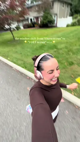 the smile says it allll🍭🥰🫶🏼🍯😜10/10 recommend learning how to love and enjoy the workouts chosen to honor our bodies!!☁️ fixing our mindsets from looking at something from a negative to a positive can be so tricky and hard but it’s 1000% worth it! It took me some time and each day I continue to grow but it’s such a fun learning experience🤍 #run #Running #runner #MentalHealth #mindsetmotivation #mindset #healthandwellness #gymgirl #Fitness #fitnessroutine #routine 