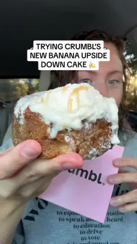 TRYING CRUMBL’S NEW BANANA UPSIDE DOWN CAKE 🍌🥮 @Crumbl Cookies #crumbl #crumblcookies #cake #upsidedowncake #newfood #fastfood #bananabread #vanillabean #stickytoffeepudding #toffee #whippedcream #foodreview #dessert #snacks #crumblreview #crumblcookiesoftheweek #tastetest #newfoods #morganchomps 