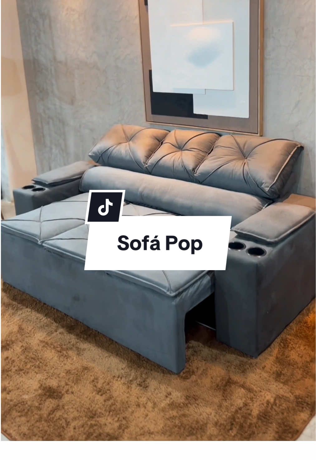 Que tal unir conforto, praticidade e estilo no seu lar? O Sofá POP é perfeito para quem ama relaxar com um toque de funcionalidade. 🤩 Com 4 porta-copos nos braços, ele é o companheiro ideal para aquela maratona de séries ou sessão de filmes.     O encosto reclinável, com 5 estágios , se adapta ao seu momento de descanso, enquanto o assento retrátil, com densidade D-28, garante o conforto que você merece.     Disponível em várias cores para combinar com qualquer ambiente e com um ótimo custo-benefício!    🛋️ 154 e 205 cm.    🚚 Da fábrica direto para a sua casa!    🧡19 anos no mercado.    #netsofas #sofapop #retratilereclinavel #saladeestar #homedecor