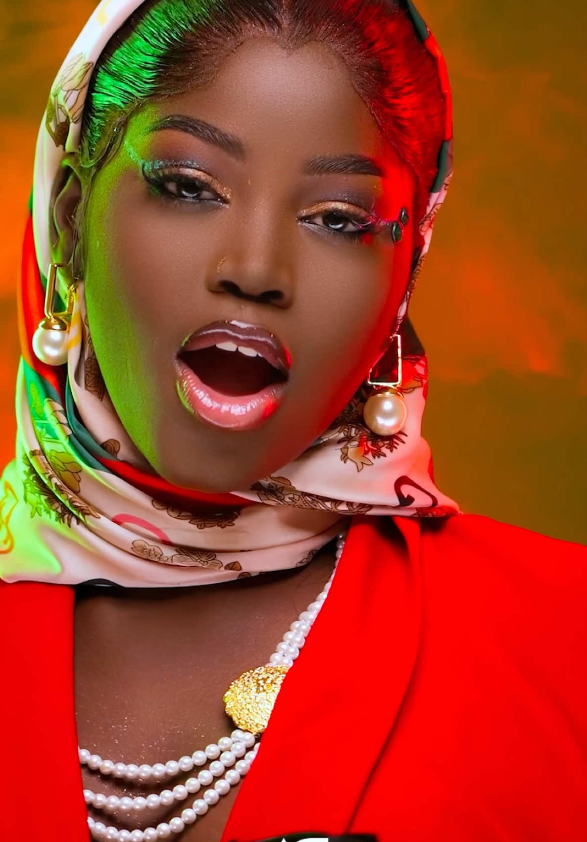 Styliste @ndeya.beauty🧴🧽🛍️ makeup @Adjia makeup 💄 @Modou make-up hlm5 @AG Studio ça me rappelle ma sœur adorée @Faynaraa 🫶🏽  