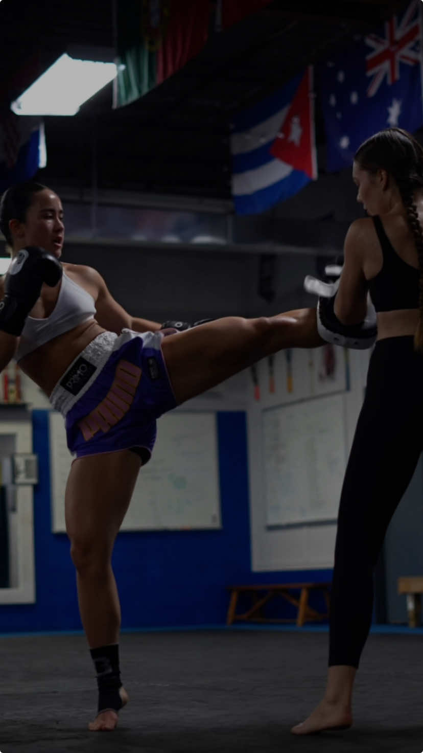 As aspiring martial artists, while padwork, group training, and sparring are of utmost importance, how we approach the gym and weight room is equally vital, and often under-looked. This time is an opportunity to target weak spots, correct imbalances, and fine-tune movement patterns.  Build strength. Power. Endurance. Because YES, you can achieve it all simultaneously. Every moment spent in the gym is a step closer to being stronger, faster, and sharper for when you return to the mats.  My 6 Week Combat Conditioning Challenge starts in just 6 days. Link in bio to sign up, join the team, and become a beast with me 🤝🏼❤️‍🔥 • • • #muaythai #kickboxing #athleticperformance #kickboxinggirl #muaythaitraining #muaythailife #strengthandconditioning #trainingprogram