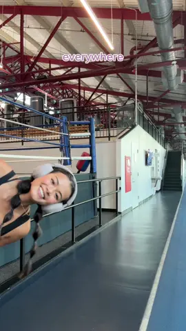 me 🤝 my @SonyElectronics WH-1000XM5’s in their newest color smoky pink 💗 the comfiest headphones i own with amazinggg noise-cancellation! #sonyheadphones #sponsoredbysony #forthemusic