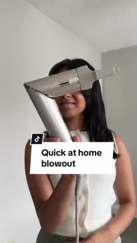 Quick at home blowout using my @Shark Beauty flex style with the nozzle attachment to get out the excess water before going in wirh my @langehair blowout brush to finish off the look and give mt smooth sleek blowout. #blowout #blowouthair #blowoututorial #blowoutbrush #blowouthairstyle #hairtok #hairblogger 