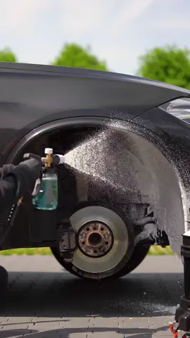 Wheels off! Cleaning the dirty wheel arches of a BMW X5 with Koch Chemie Green Star. I used Koch Chemie Plast Star to protect and darken the plastics. #autodetailing #cardetailing #detailing #cardetail #carcare #carcleaning #carwash #deepcleaning #satisfying #asmr #bmw #bmwx5