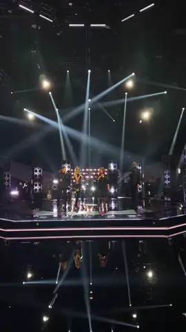 There's no #HeartacheTonight with our #TheVoice coach performance! Take a peek behind the scenes with us.