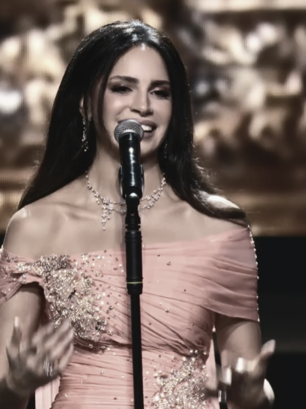 آمال ماهر _ من غير ليه 🎵.. ليلة الأحلام موسيقى عمر خيرت موسم جدة  #طربيات #طربيات_الزمن_الجميل #امال_ماهر #من_غير_ليه #محمد_عبدالوهاب #لحن #غناء #طرب #فن #موسم_جدة #ليلة_الأحلام 